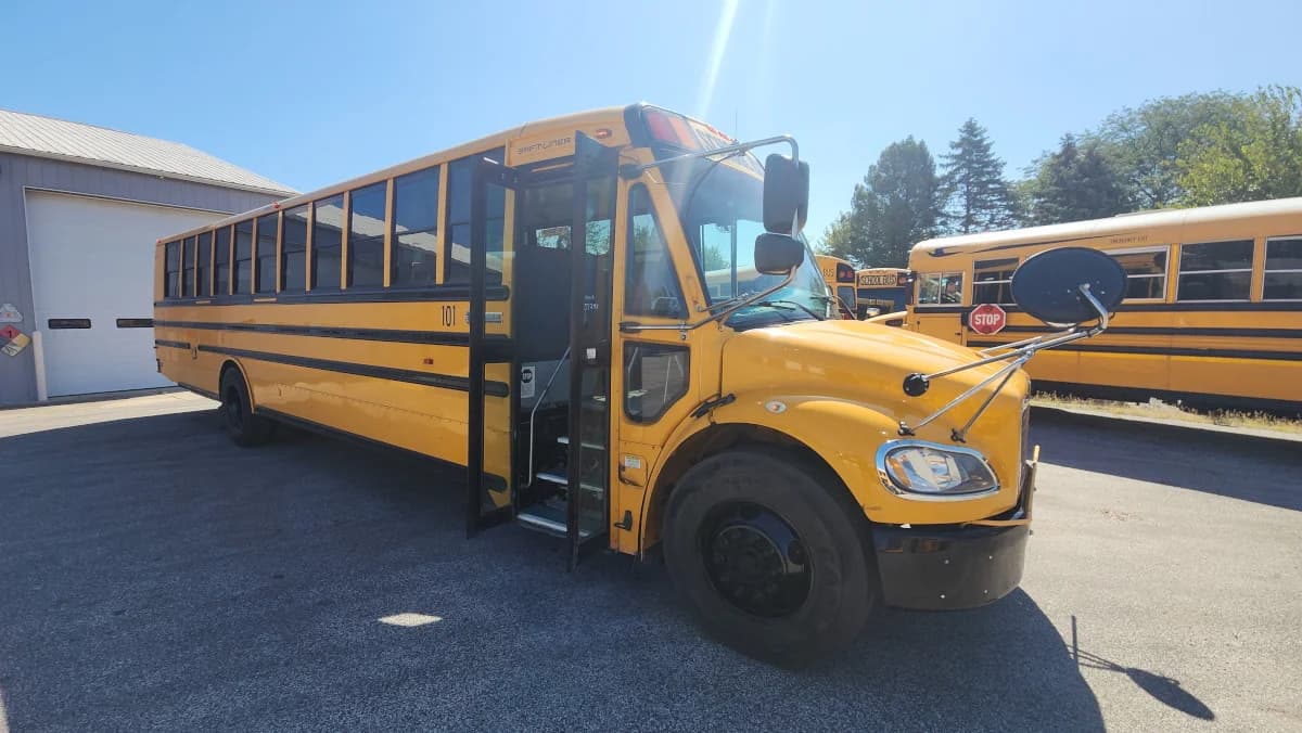 2017 Thomas C2 78 Passenger - Thumbnail 2 2017 Thomas C2 78 Passenger - Thumbnail 2