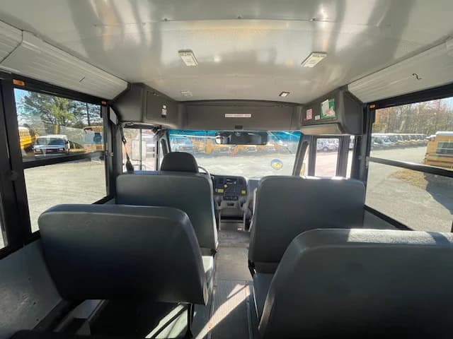 2017 Thomas Saf-T-Liner 72P - Thumbnail 5 2017 Thomas Saf-T-Liner 72P - Thumbnail 5