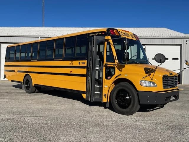 2017 Thomas Saf-T-Liner 72P - Thumbnail 9 2017 Thomas Saf-T-Liner 72P - Thumbnail 9