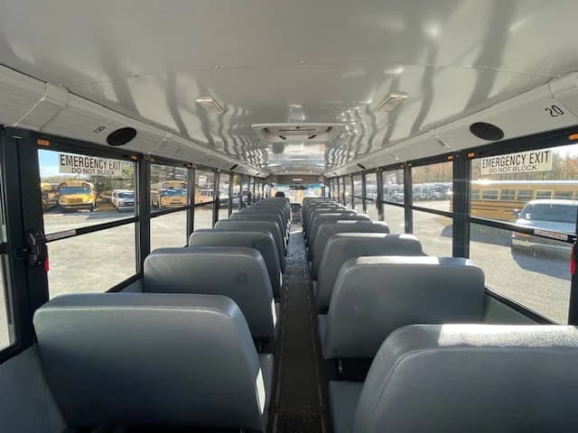 2017 Thomas Saf-T-Liner 72P - Thumbnail 7 2017 Thomas Saf-T-Liner 72P - Thumbnail 7