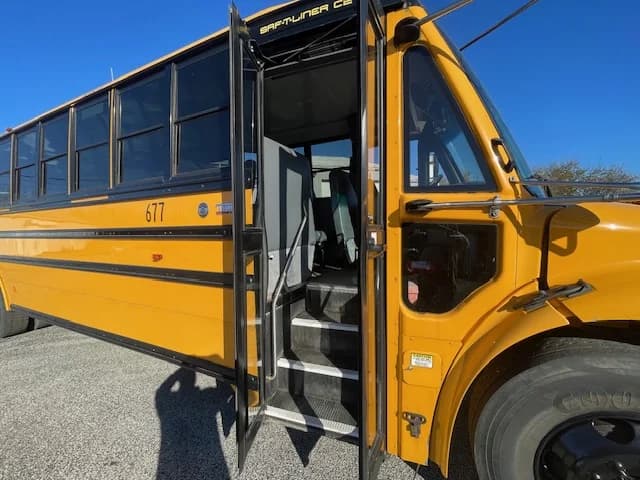 2017 Thomas Saf-T-Liner 72P - Thumbnail 2 2017 Thomas Saf-T-Liner 72P - Thumbnail 2