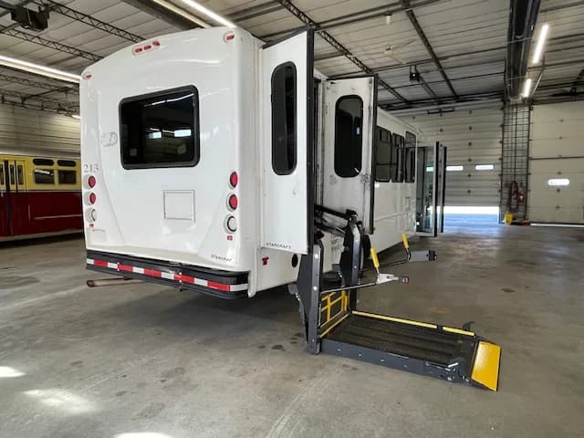 2018 Ford F-550 ADA Starcraft 26P - Image 4 2018 Ford F-550 ADA Starcraft 26P - Image 4