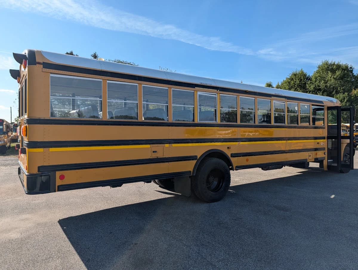 2016 International CE 72 Passenger - Image 3 2016 International CE 72 Passenger - Image 3