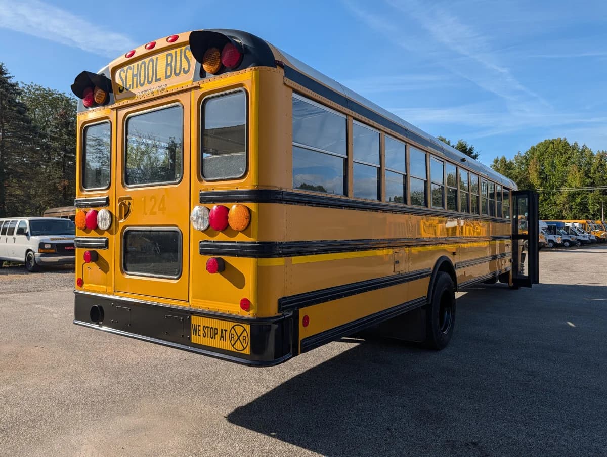 2016 International CE 72 Passenger - Image 20 2016 International CE 72 Passenger - Image 20