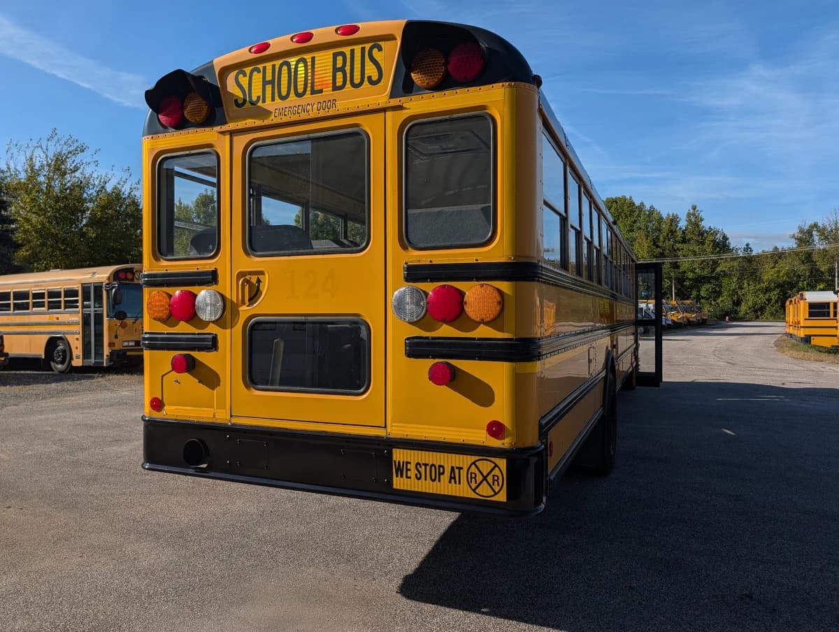 2016 International CE 72 Passenger - Image 21 2016 International CE 72 Passenger - Image 21