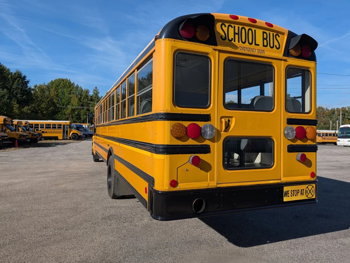 2016 International CE 72 Passenger - Image 22 2016 International CE 72 Passenger - Image 22