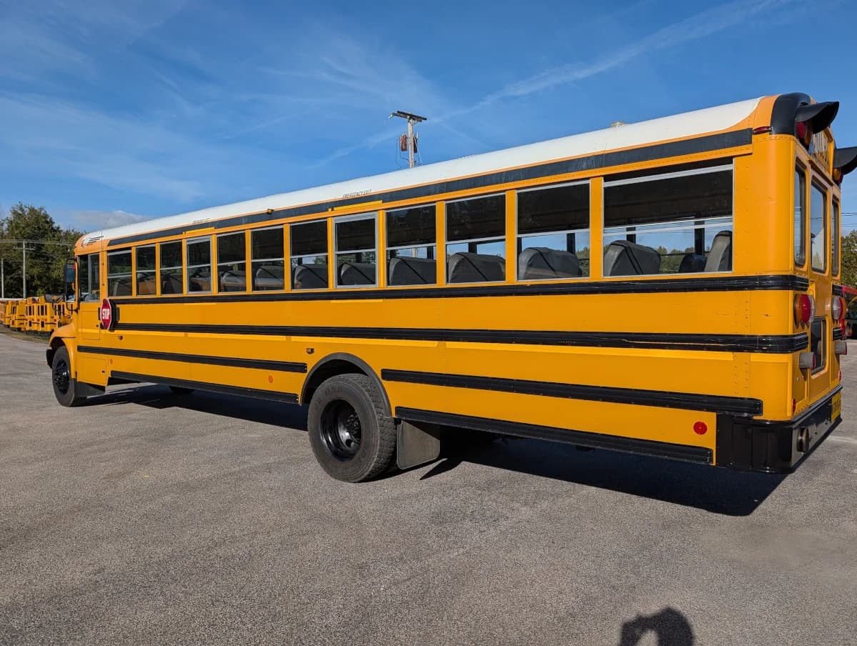 2016 International CE 72 Passenger - Image 4 2016 International CE 72 Passenger - Image 4