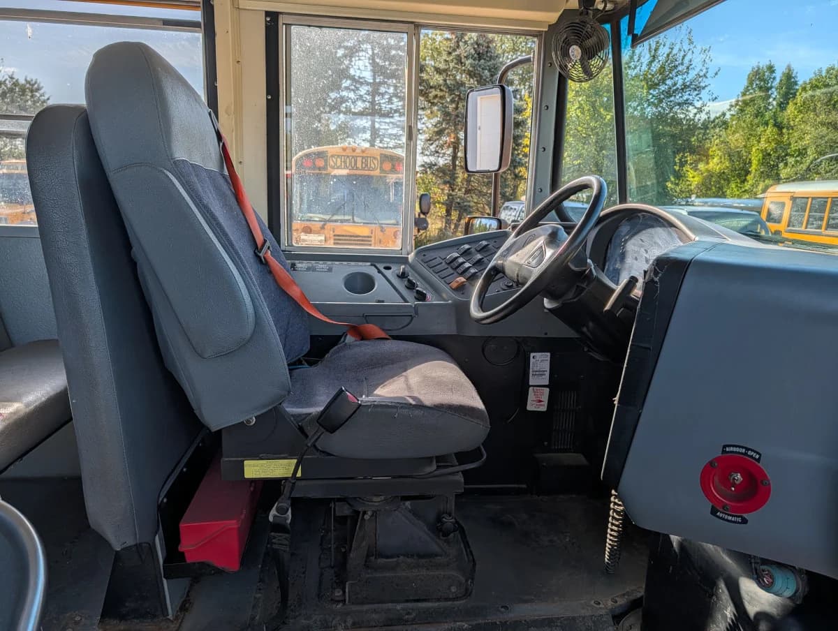 2016 International CE 72 Passenger - Image 6 2016 International CE 72 Passenger - Image 6