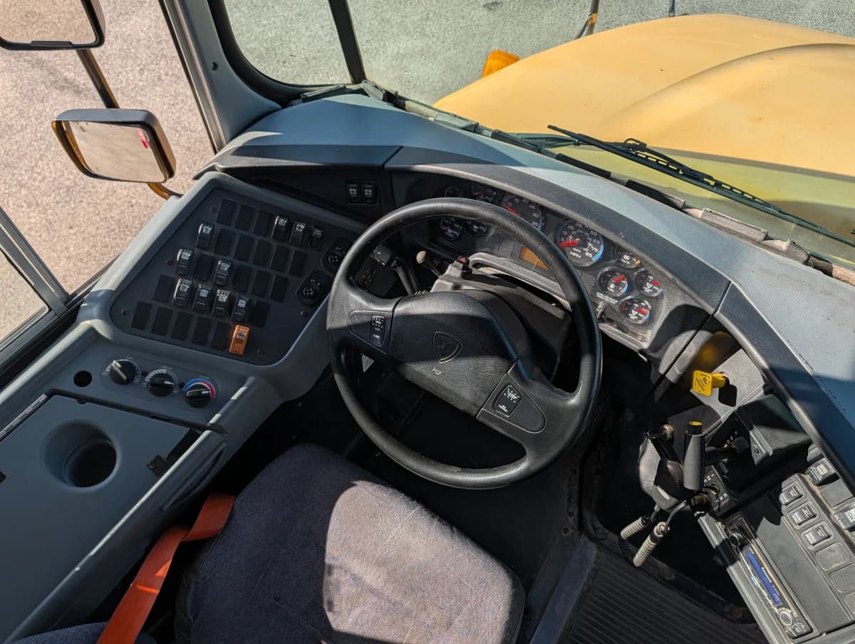 2016 International CE 72 Passenger - Image 7 2016 International CE 72 Passenger - Image 7