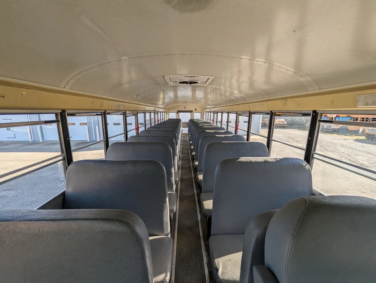 2016 International CE 72 Passenger - Image 8 2016 International CE 72 Passenger - Image 8