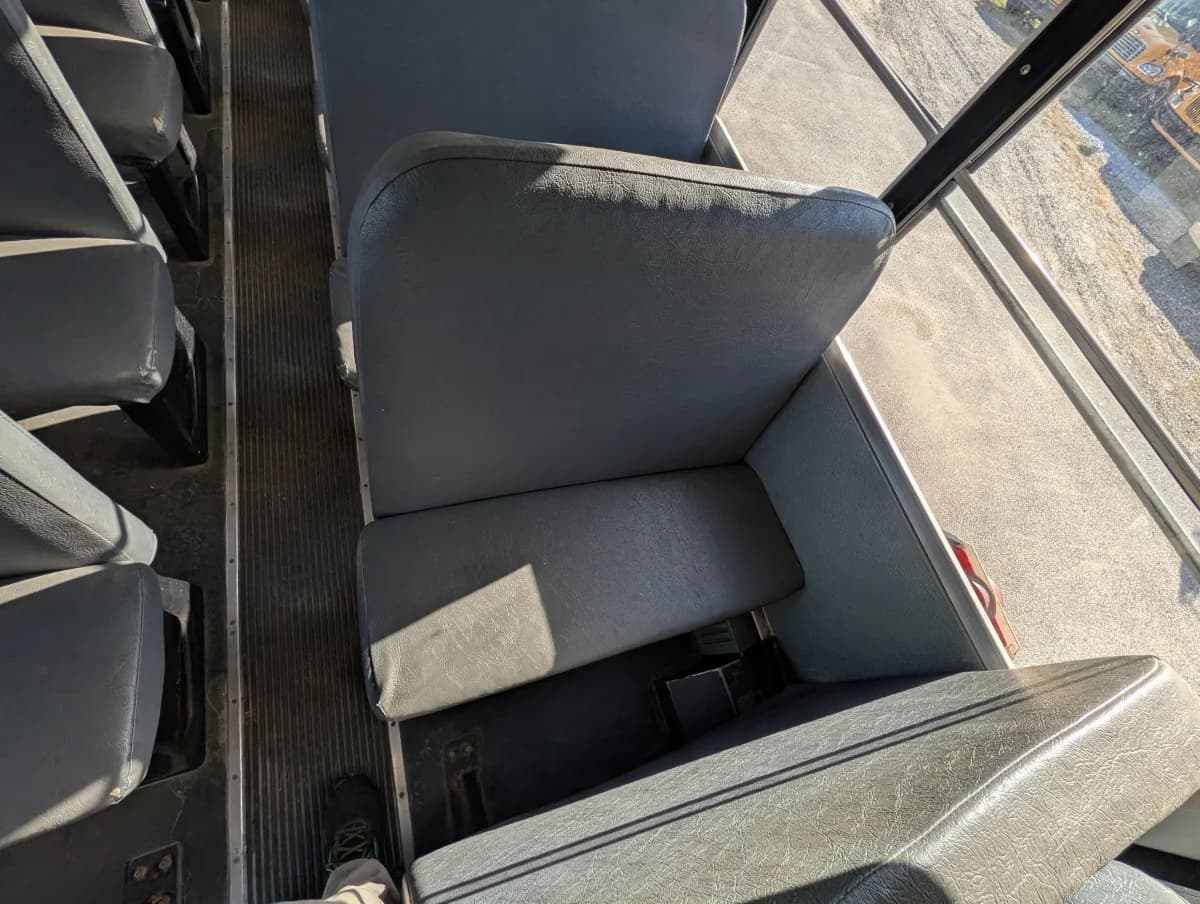 2016 International CE 72 Passenger - Image 9 2016 International CE 72 Passenger - Image 9