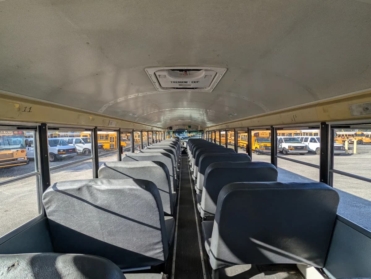 2016 International CE 72 Passenger - Image 11 2016 International CE 72 Passenger - Image 11