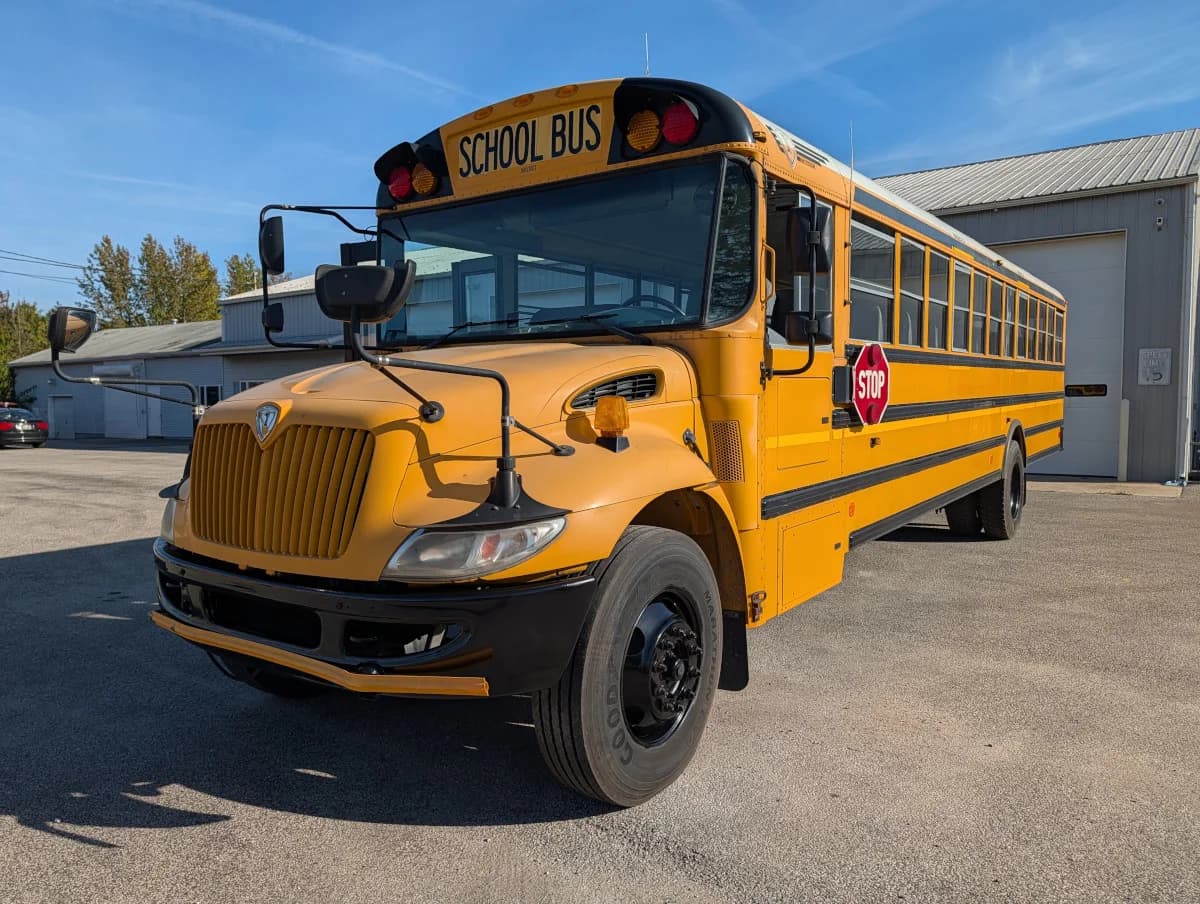 2016 International CE 72 Passenger - Image 16 2016 International CE 72 Passenger - Image 16