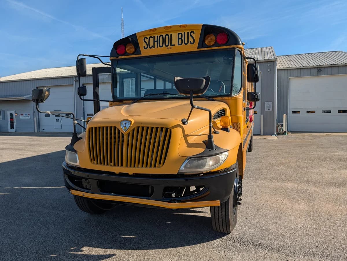 2016 International CE 72 Passenger - Image 17 2016 International CE 72 Passenger - Image 17