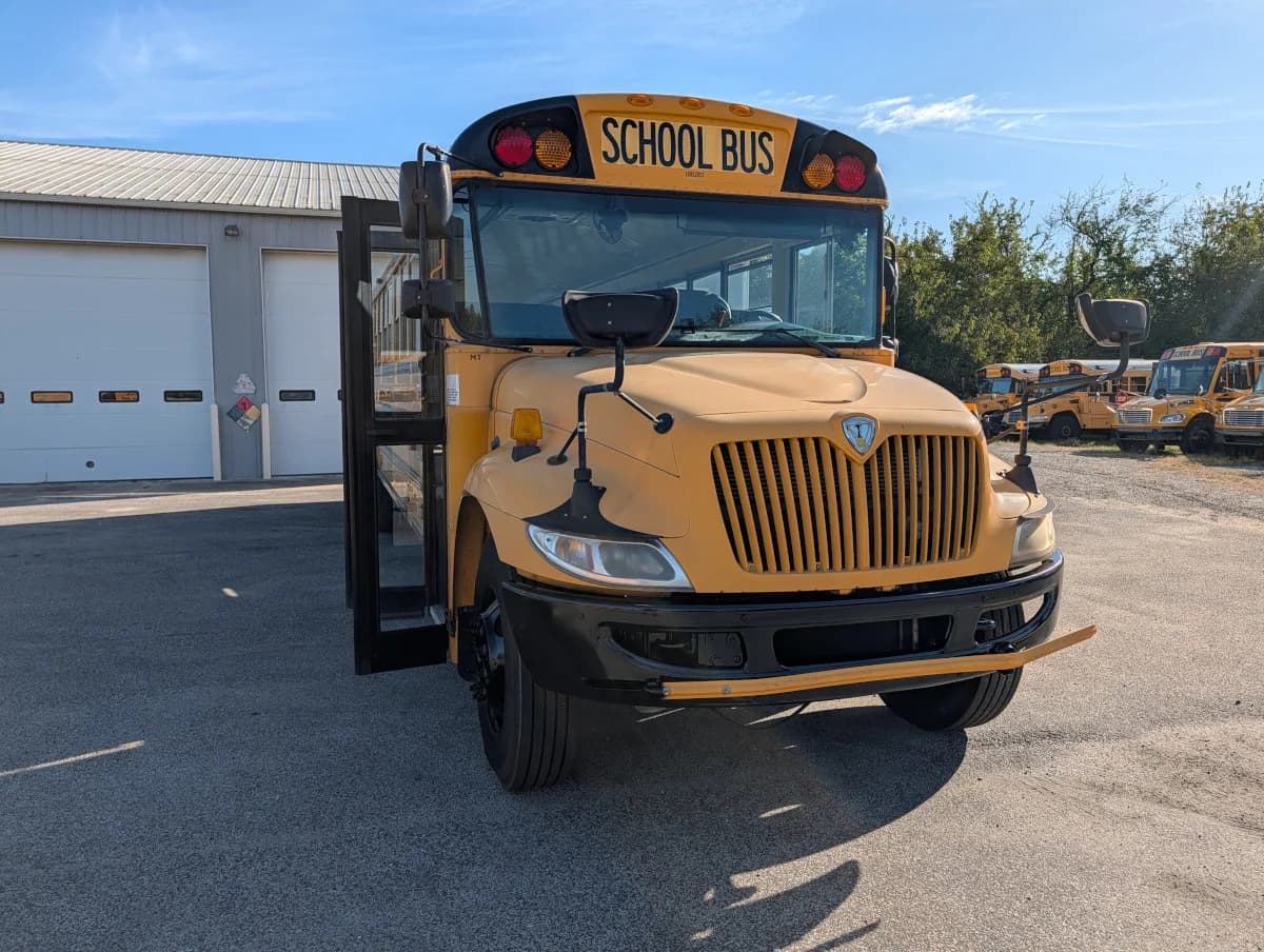 2016 International CE 72 Passenger - Image 18 2016 International CE 72 Passenger - Image 18