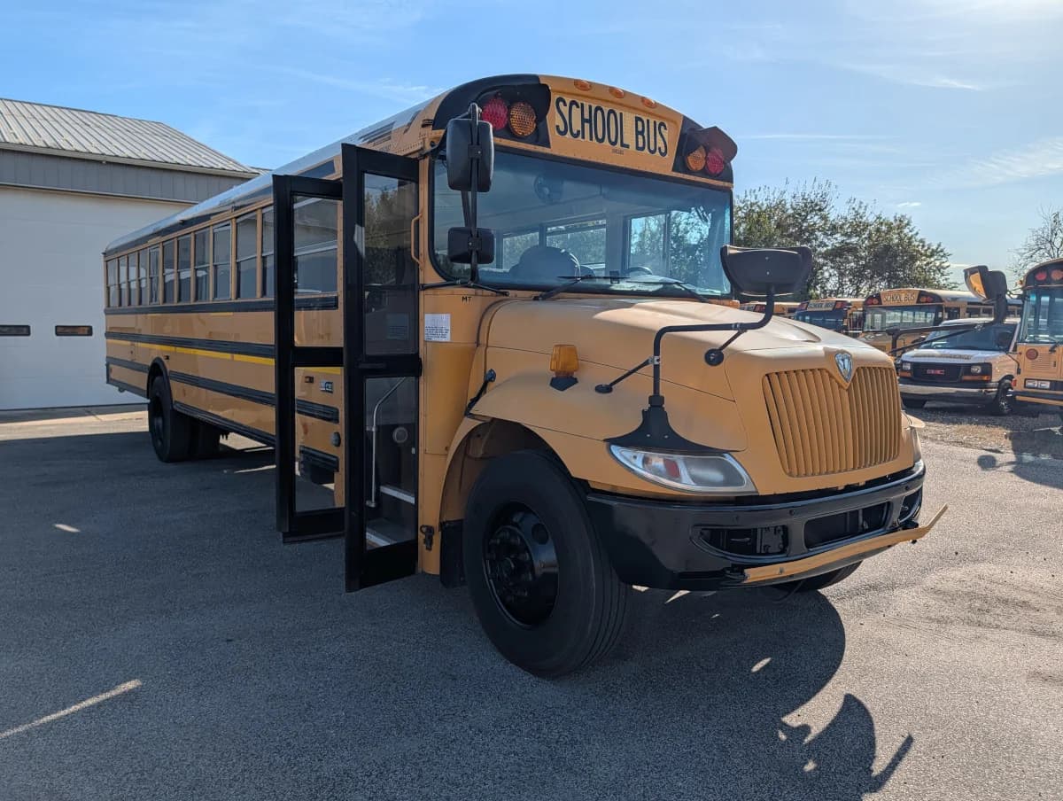 2016 International CE 72 Passenger - Image 19 2016 International CE 72 Passenger - Image 19