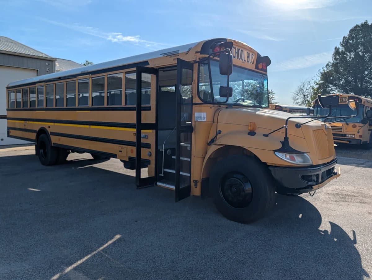 2016 International CE 72 Passenger - Image 2 2016 International CE 72 Passenger - Image 2