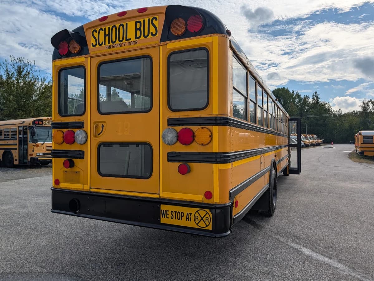 2016 International CE 72 Passenger - Image 20 2016 International CE 72 Passenger - Image 20