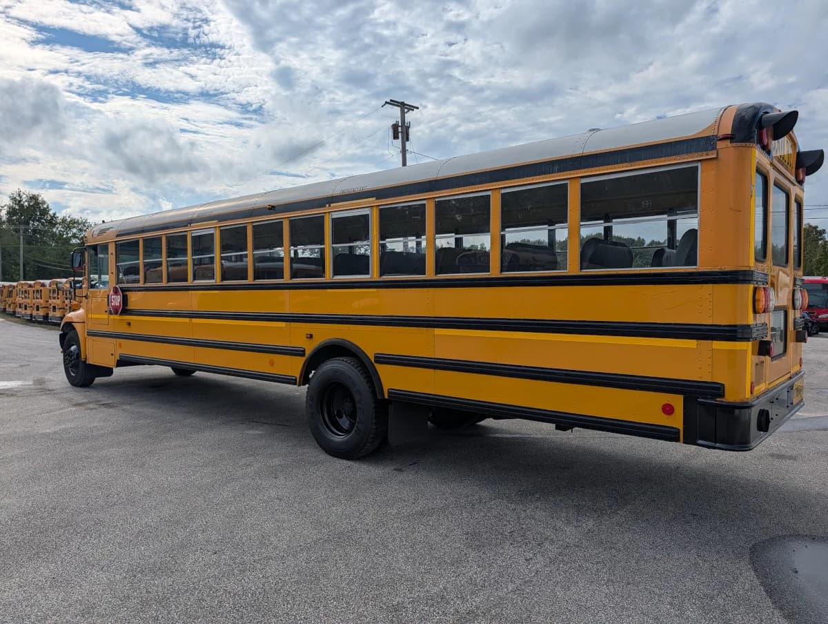 2016 International CE 72 Passenger - Image 4 2016 International CE 72 Passenger - Image 4