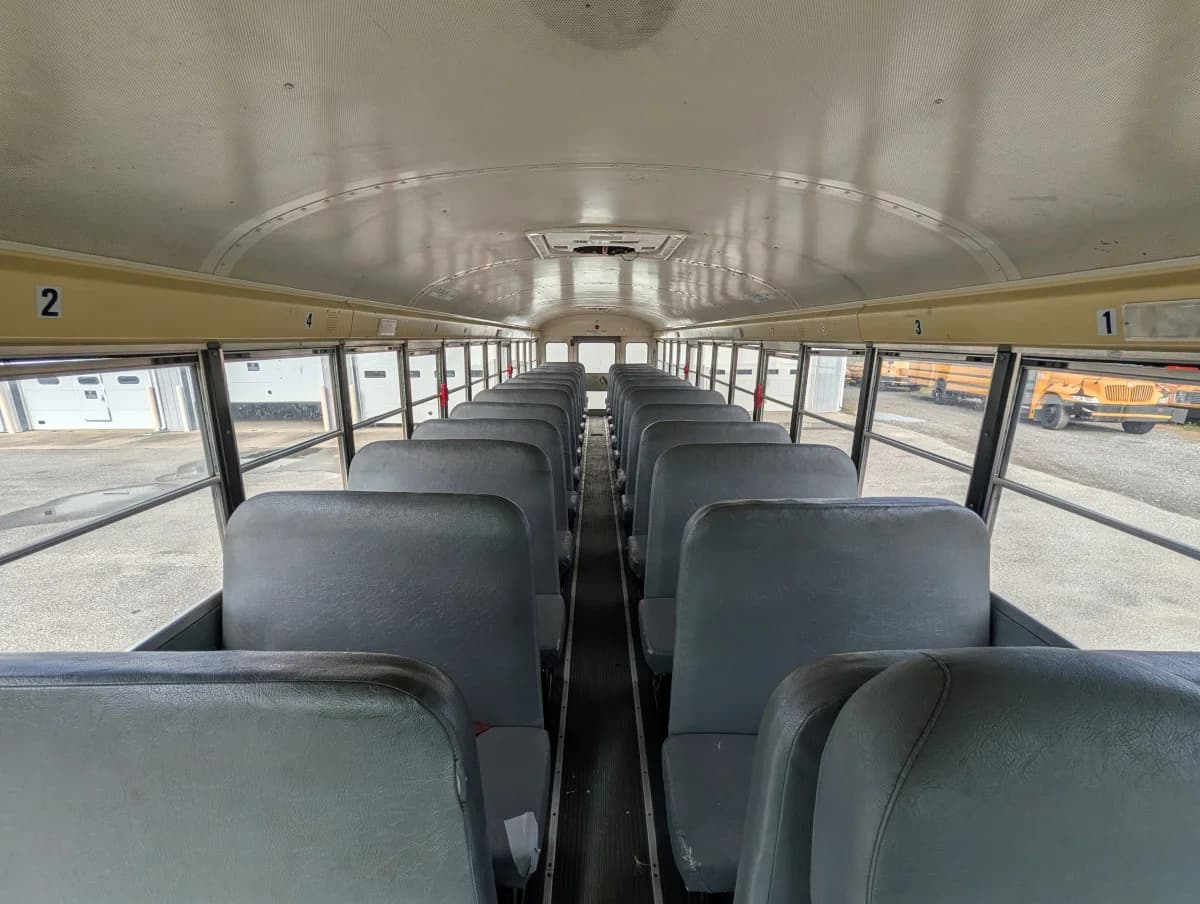 2016 International CE 72 Passenger - Image 7 2016 International CE 72 Passenger - Image 7