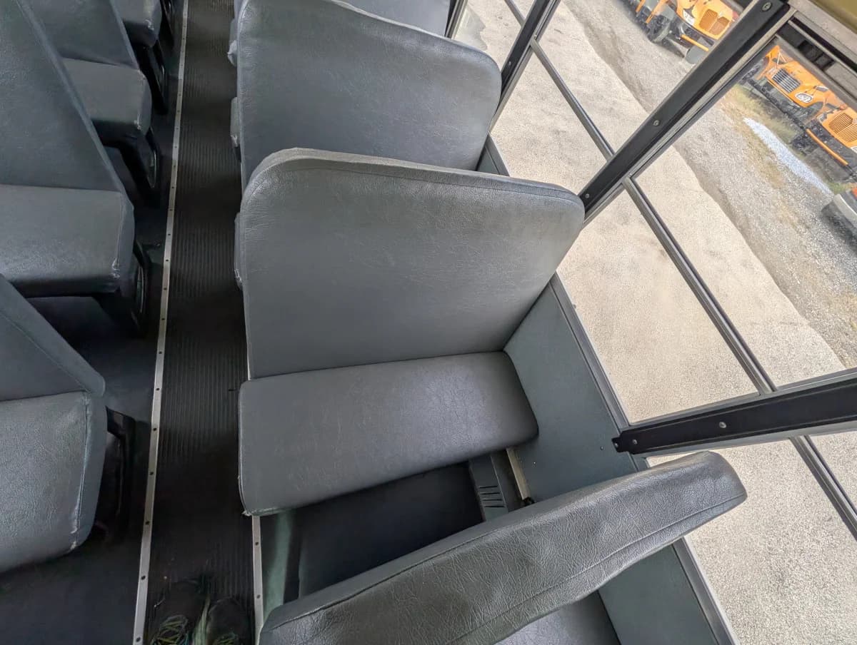 2016 International CE 72 Passenger - Image 9 2016 International CE 72 Passenger - Image 9