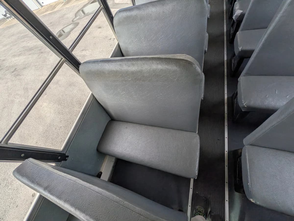 2016 International CE 72 Passenger - Image 8 2016 International CE 72 Passenger - Image 8