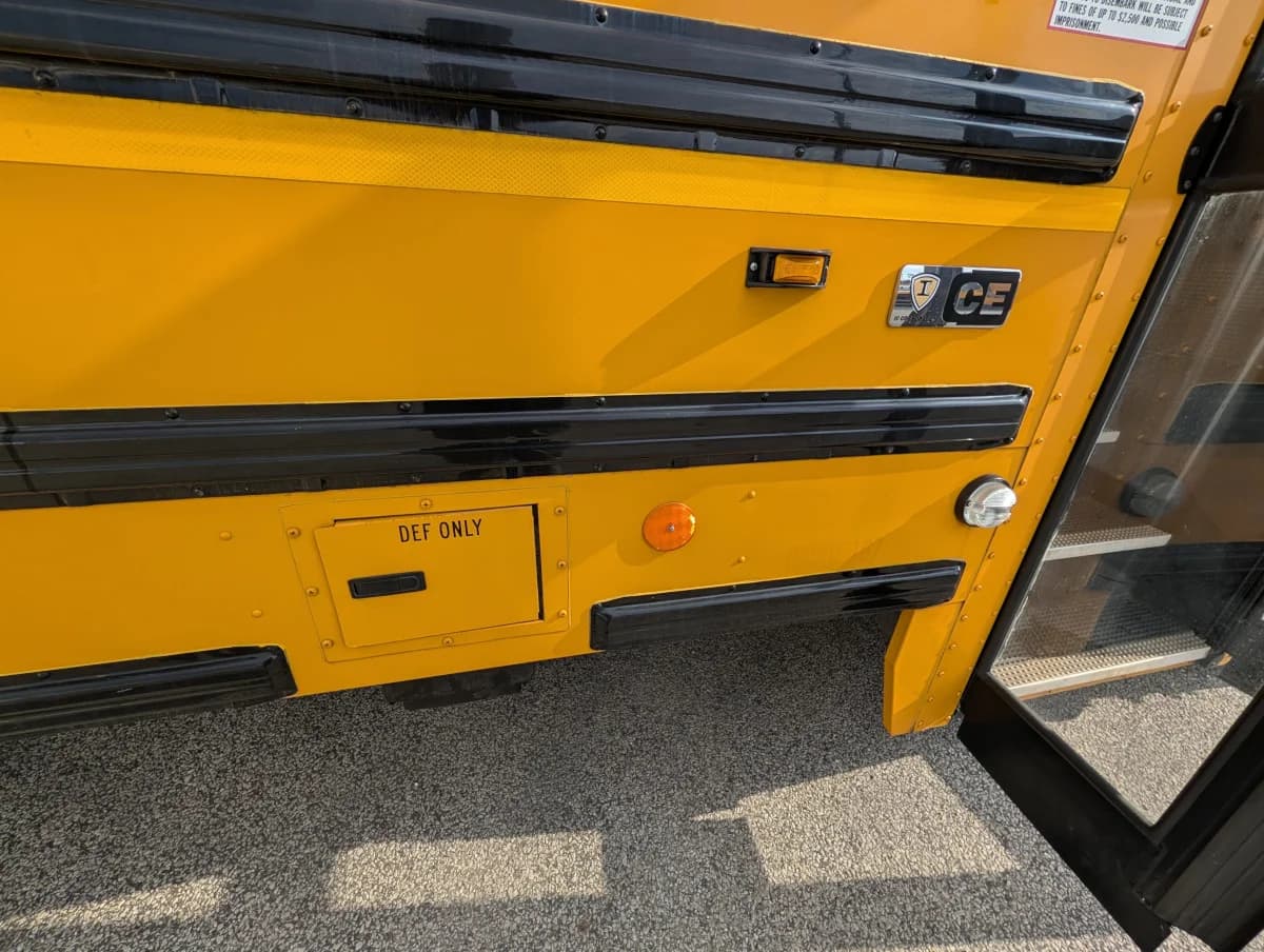 2016 International CE 72 Passenger - Image 14 2016 International CE 72 Passenger - Image 14