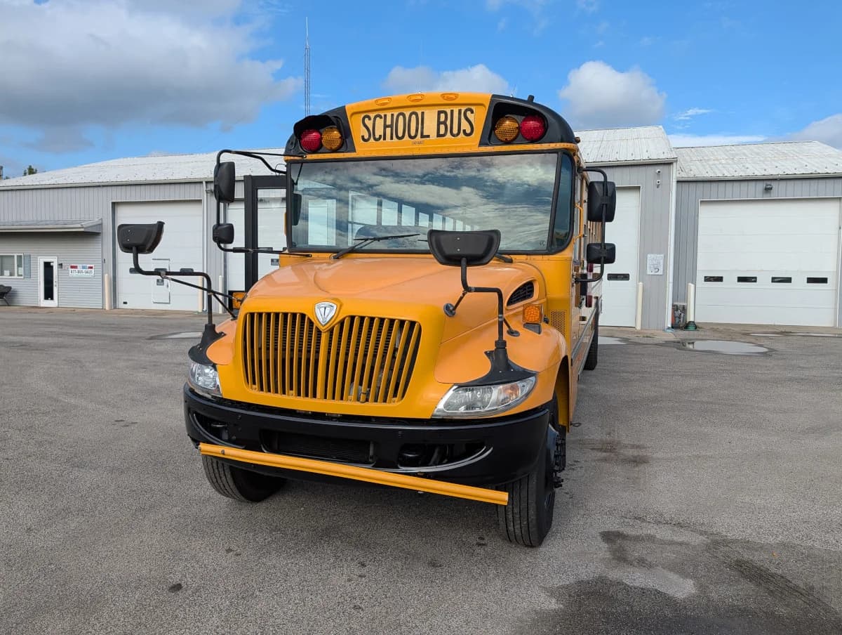 2016 International CE 72 Passenger - Image 16 2016 International CE 72 Passenger - Image 16