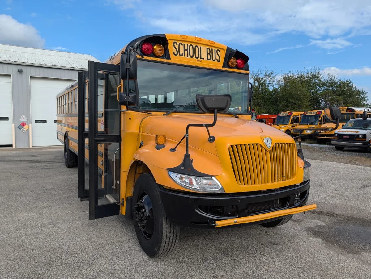 2016 International CE 72 Passenger - Image 17 2016 International CE 72 Passenger - Image 17