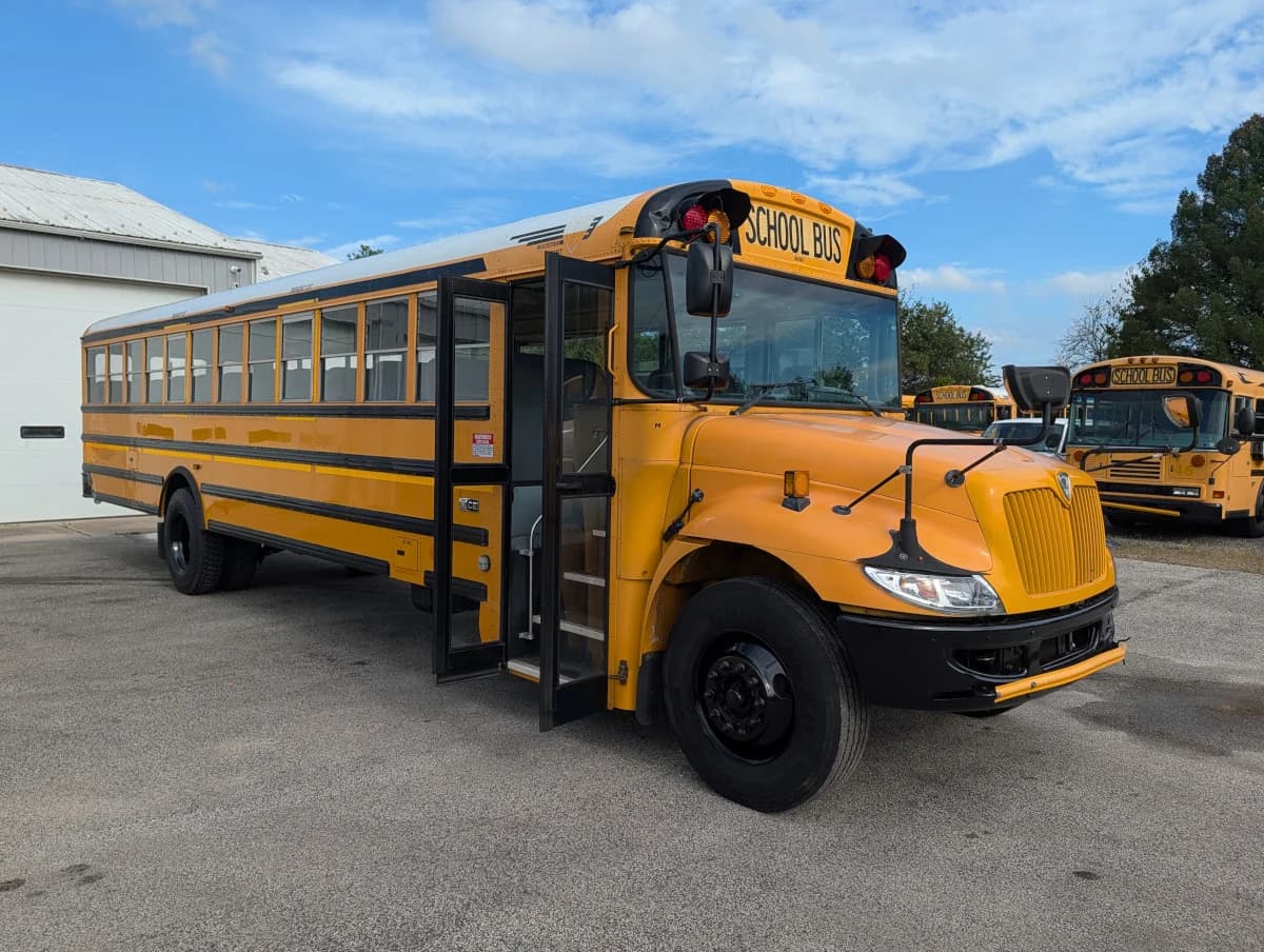 2016 International CE 72 Passenger - Image 18 2016 International CE 72 Passenger - Image 18