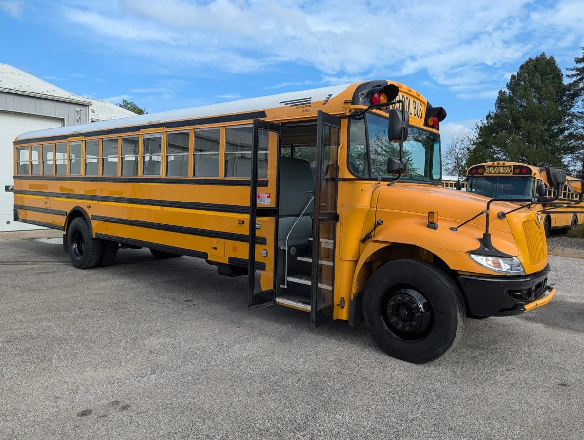 2016 International CE 72 Passenger - Image 2 2016 International CE 72 Passenger - Image 2