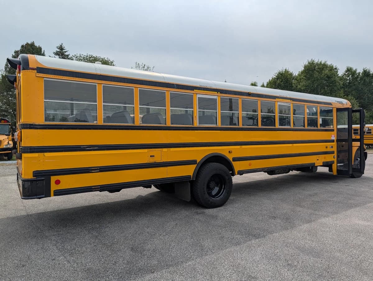 2016 International CE 72 Passenger - Thumbnail 3 2016 International CE 72 Passenger - Thumbnail 3