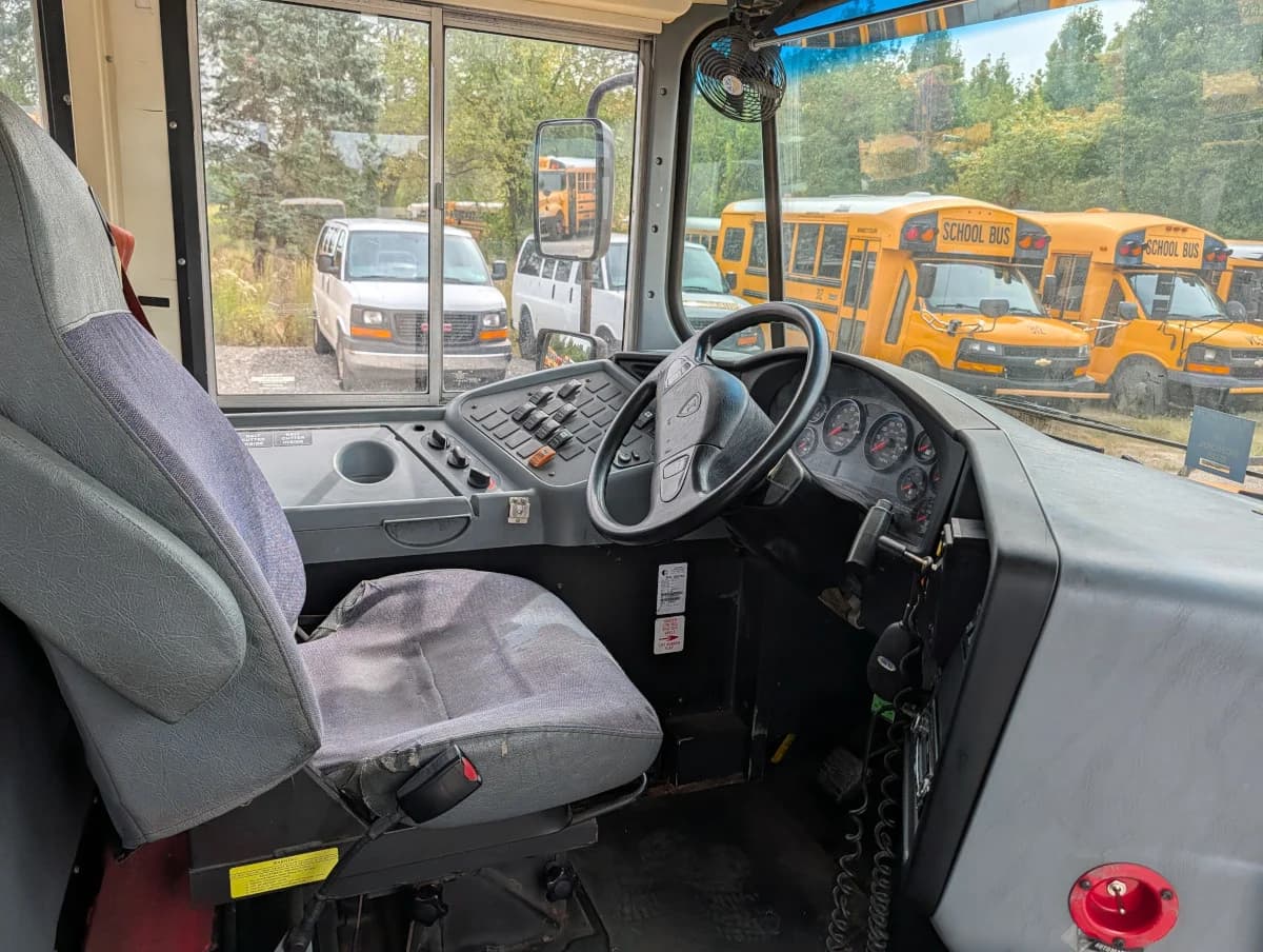 2016 International CE 72 Passenger - Thumbnail 6 2016 International CE 72 Passenger - Thumbnail 6