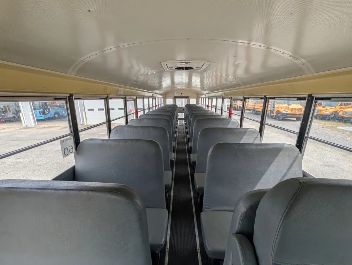 2016 International CE 72 Passenger - Thumbnail 8 2016 International CE 72 Passenger - Thumbnail 8