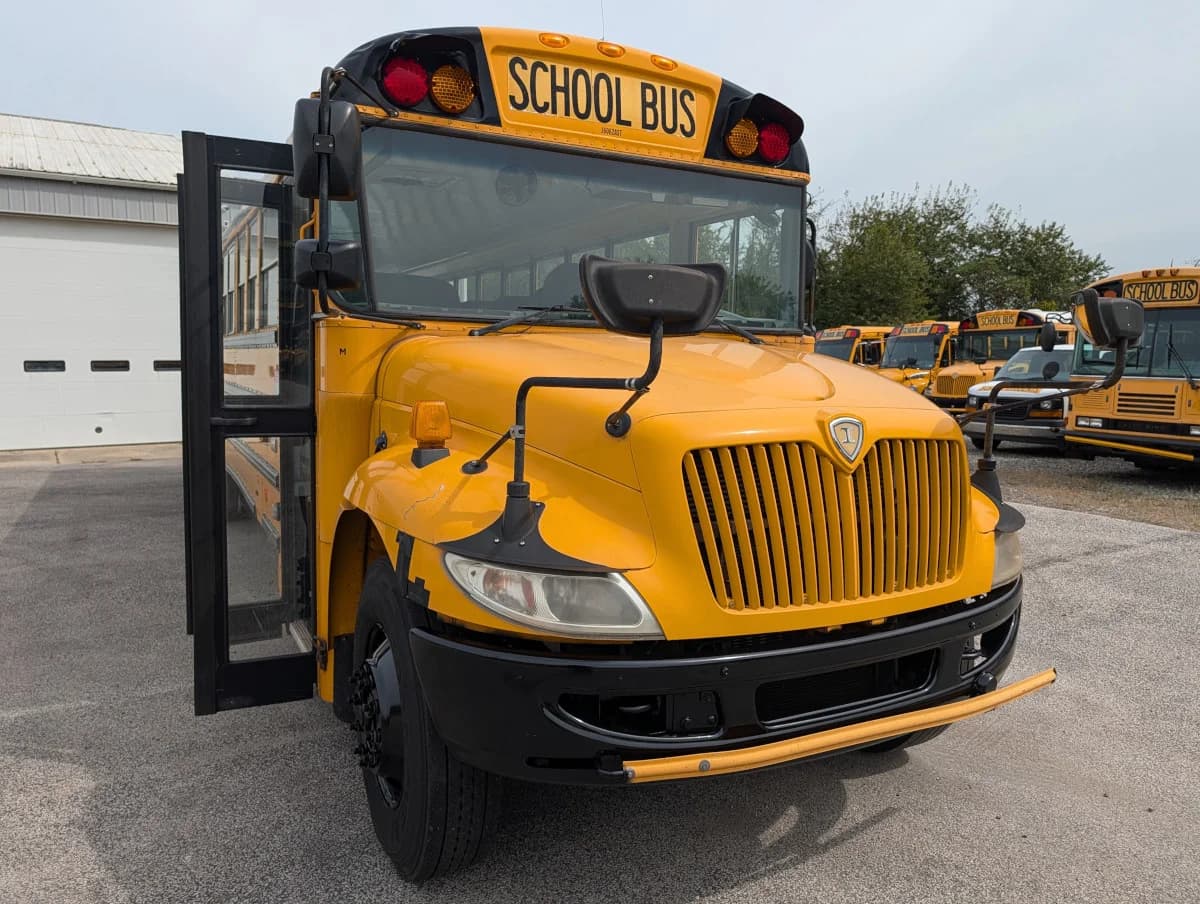 2016 International CE 72 Passenger - Thumbnail 20 2016 International CE 72 Passenger - Thumbnail 20