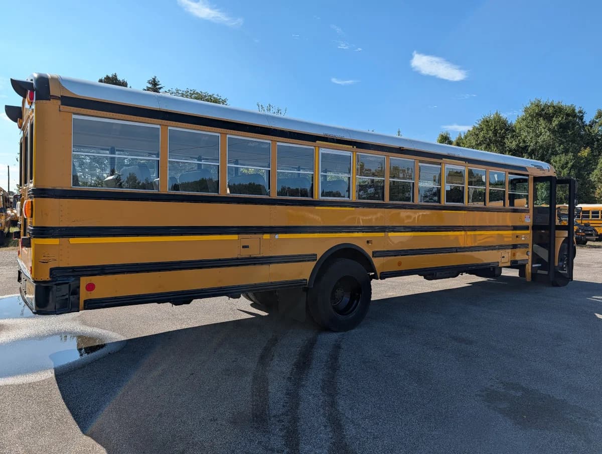 2016 International CE 72 Passenger - Thumbnail 3 2016 International CE 72 Passenger - Thumbnail 3