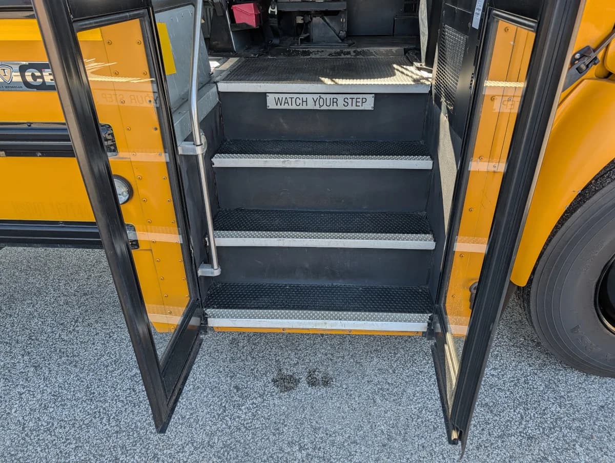 2016 International CE 72 Passenger - Thumbnail 5 2016 International CE 72 Passenger - Thumbnail 5