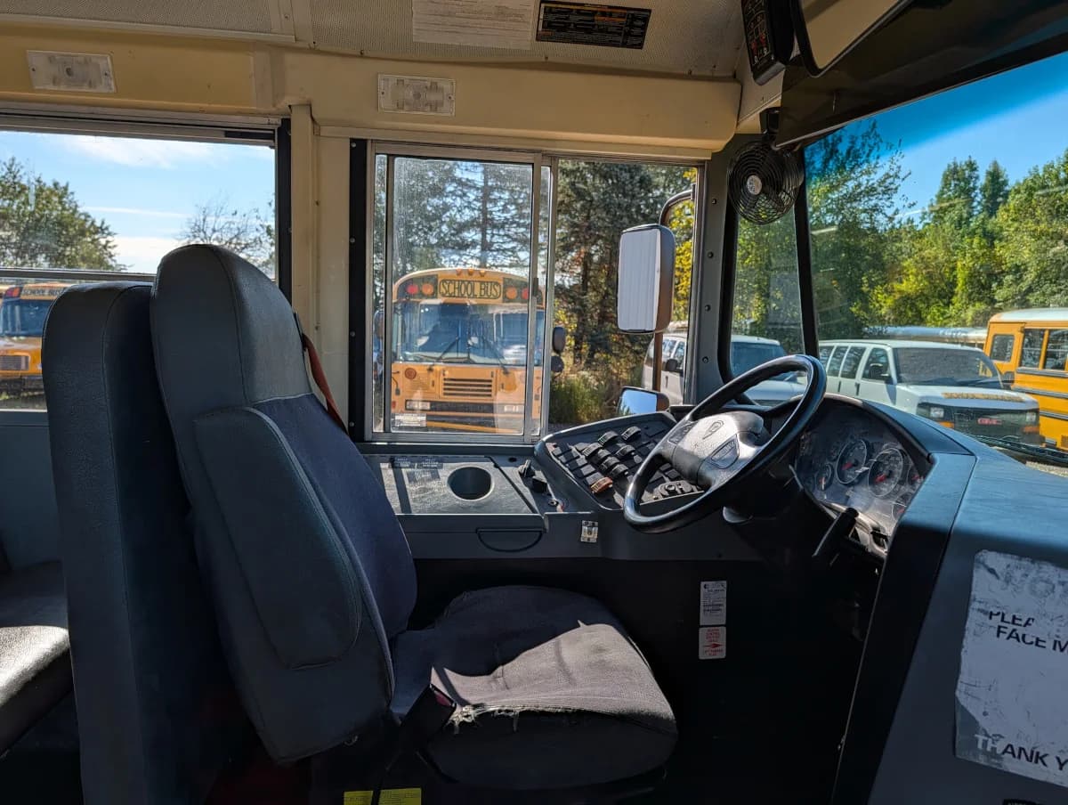 2016 International CE 72 Passenger - Thumbnail 6 2016 International CE 72 Passenger - Thumbnail 6