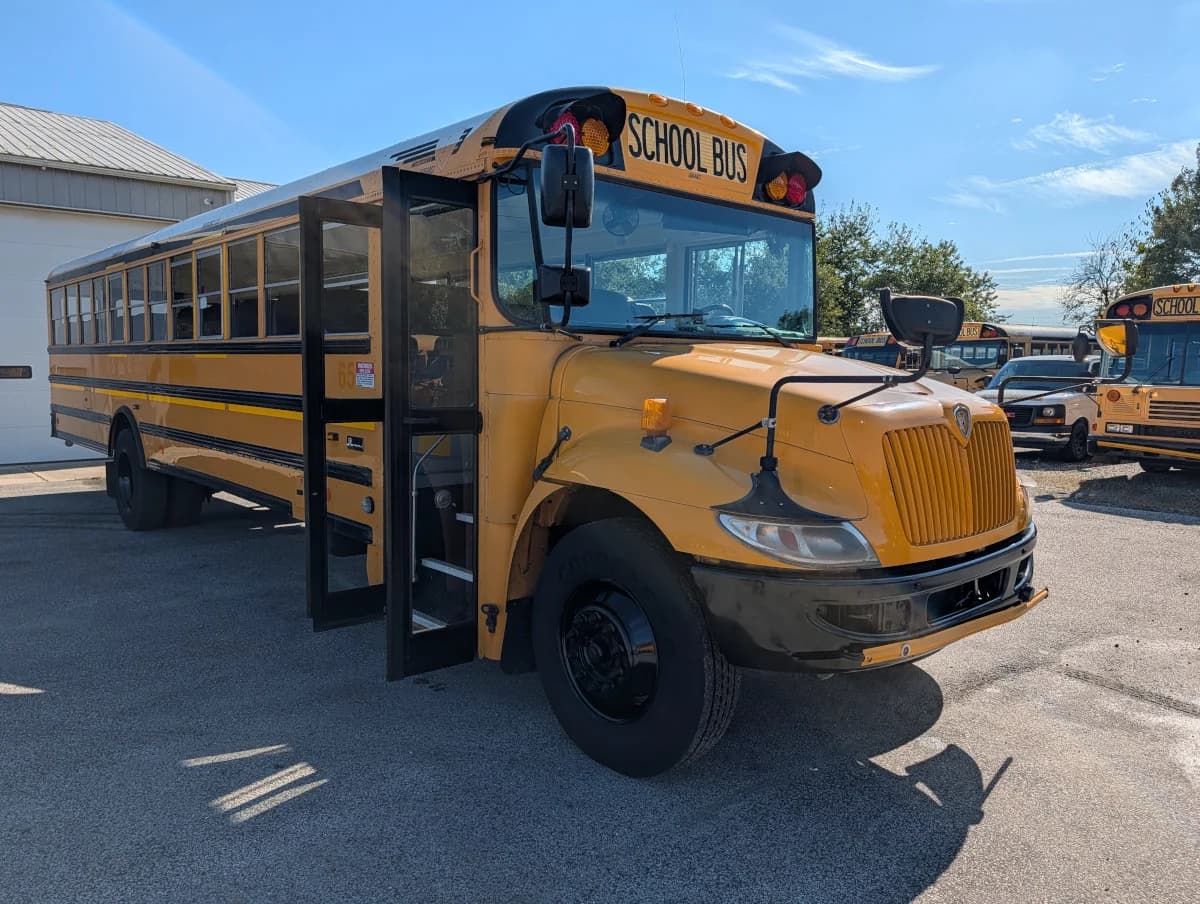 2016 International CE 72 Passenger - Thumbnail 22 2016 International CE 72 Passenger - Thumbnail 22