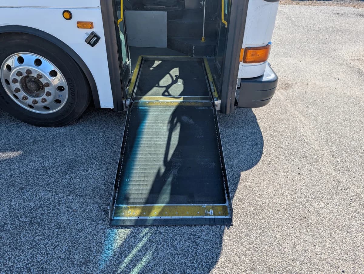 2007 Gillig Low Floor Transit - Thumbnail 5 2007 Gillig Low Floor Transit - Thumbnail 5