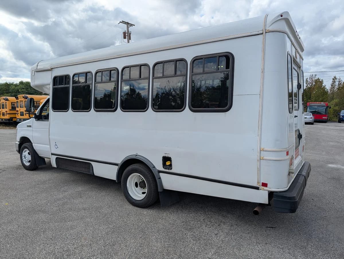 2017 Ford E-450 ADA 14 Passenger - Image 4 2017 Ford E-450 ADA 14 Passenger - Image 4