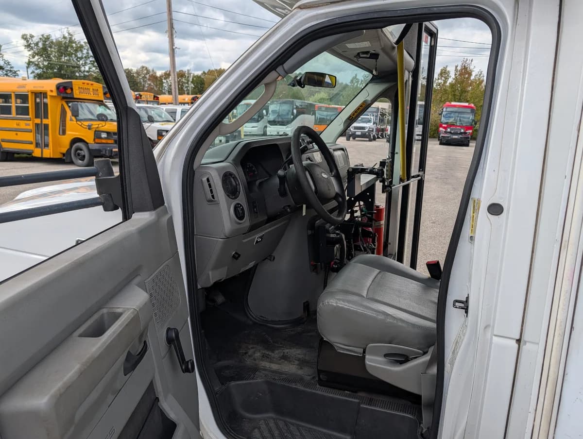 2017 Ford E-450 ADA 14 Passenger - Image 14 2017 Ford E-450 ADA 14 Passenger - Image 14