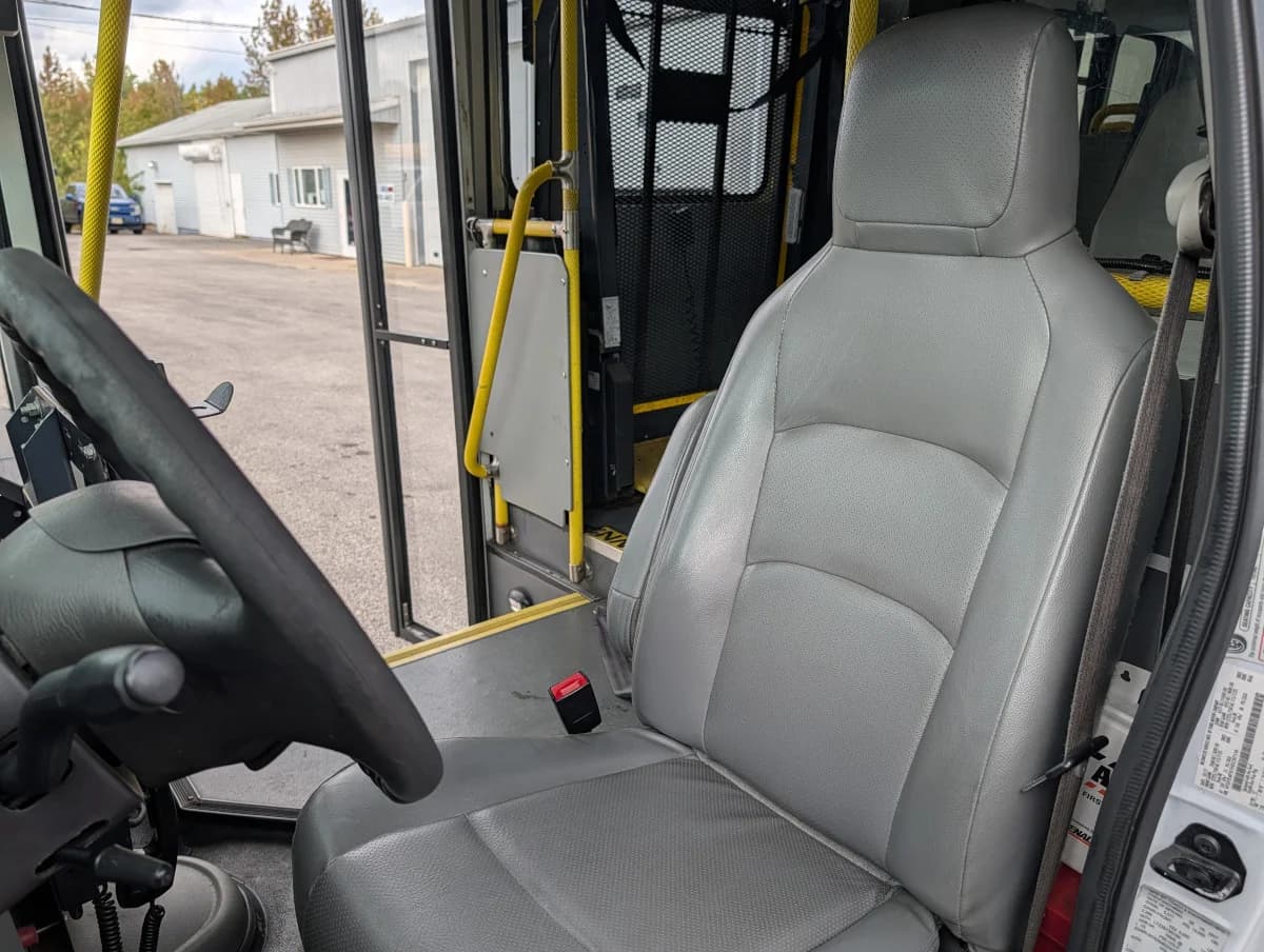 2017 Ford E-450 ADA 14 Passenger - Image 15 2017 Ford E-450 ADA 14 Passenger - Image 15