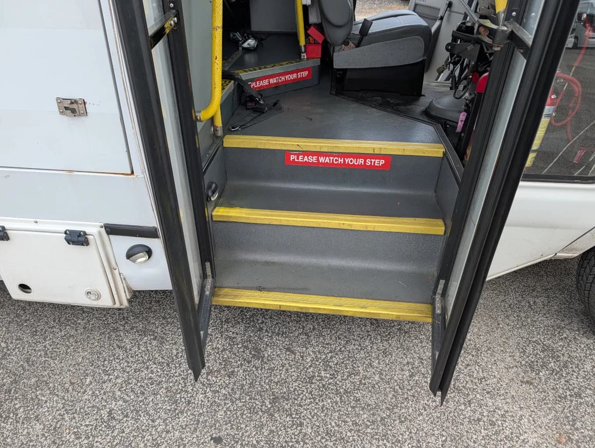 2017 Ford E-450 ADA 14 Passenger - Image 5 2017 Ford E-450 ADA 14 Passenger - Image 5