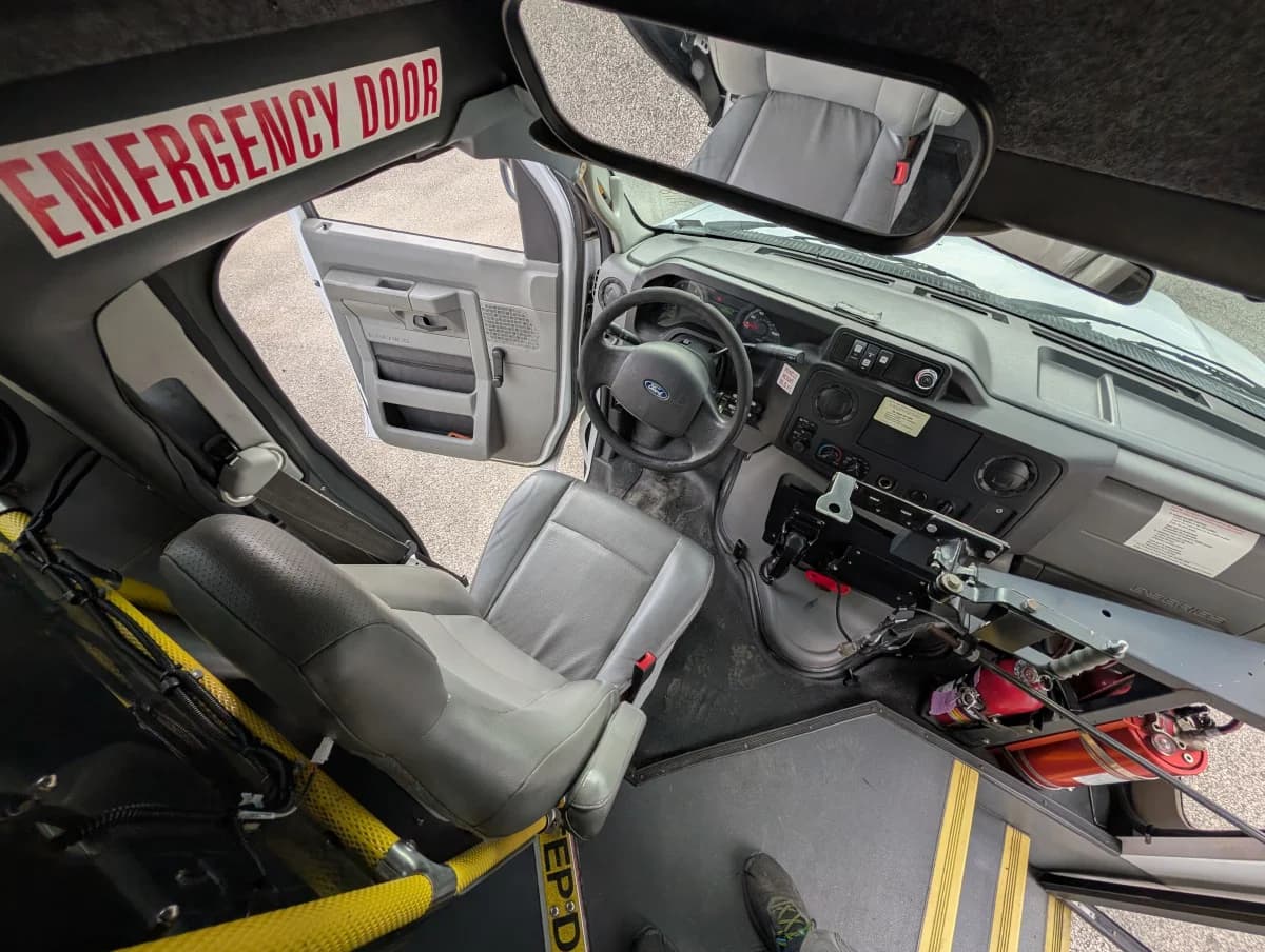 2017 Ford E-450 ADA 14 Passenger - Image 6 2017 Ford E-450 ADA 14 Passenger - Image 6