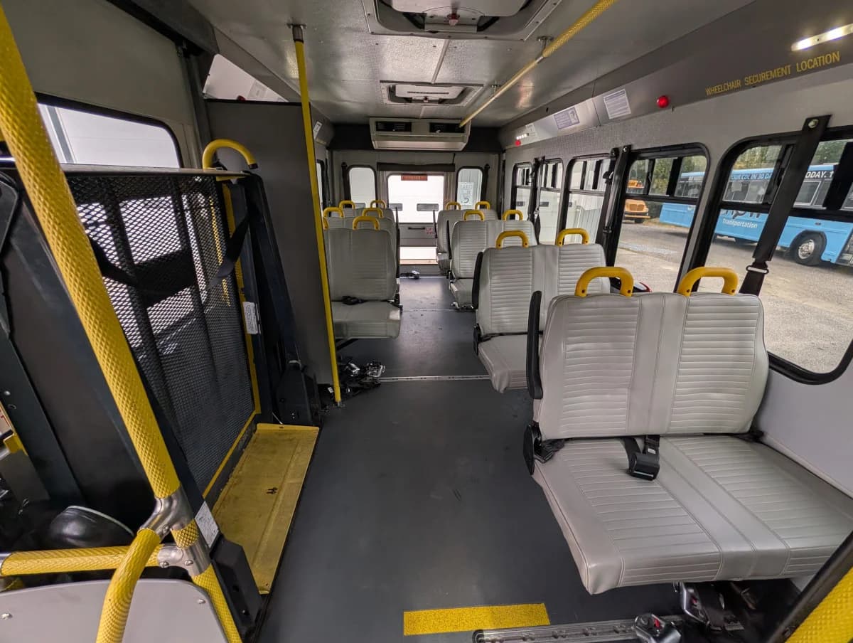 2017 Ford E-450 ADA 14 Passenger - Image 7 2017 Ford E-450 ADA 14 Passenger - Image 7