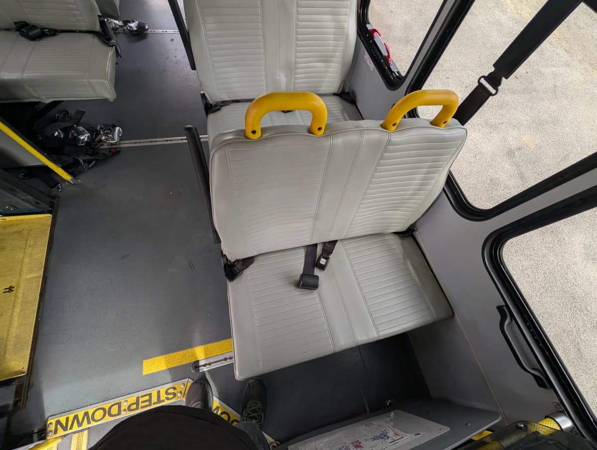 2017 Ford E-450 ADA 14 Passenger - Image 8 2017 Ford E-450 ADA 14 Passenger - Image 8