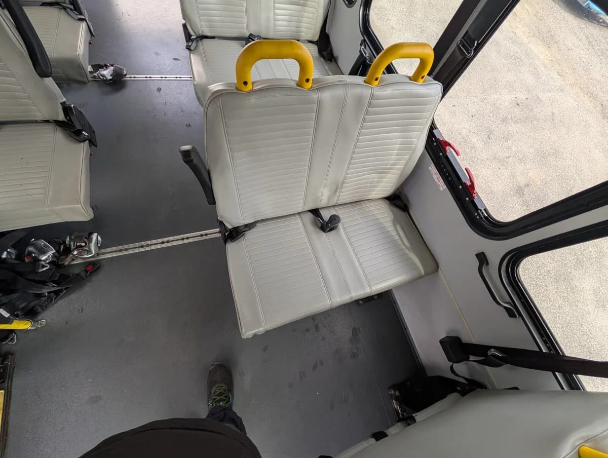 2017 Ford E-450 ADA 14 Passenger - Image 9 2017 Ford E-450 ADA 14 Passenger - Image 9