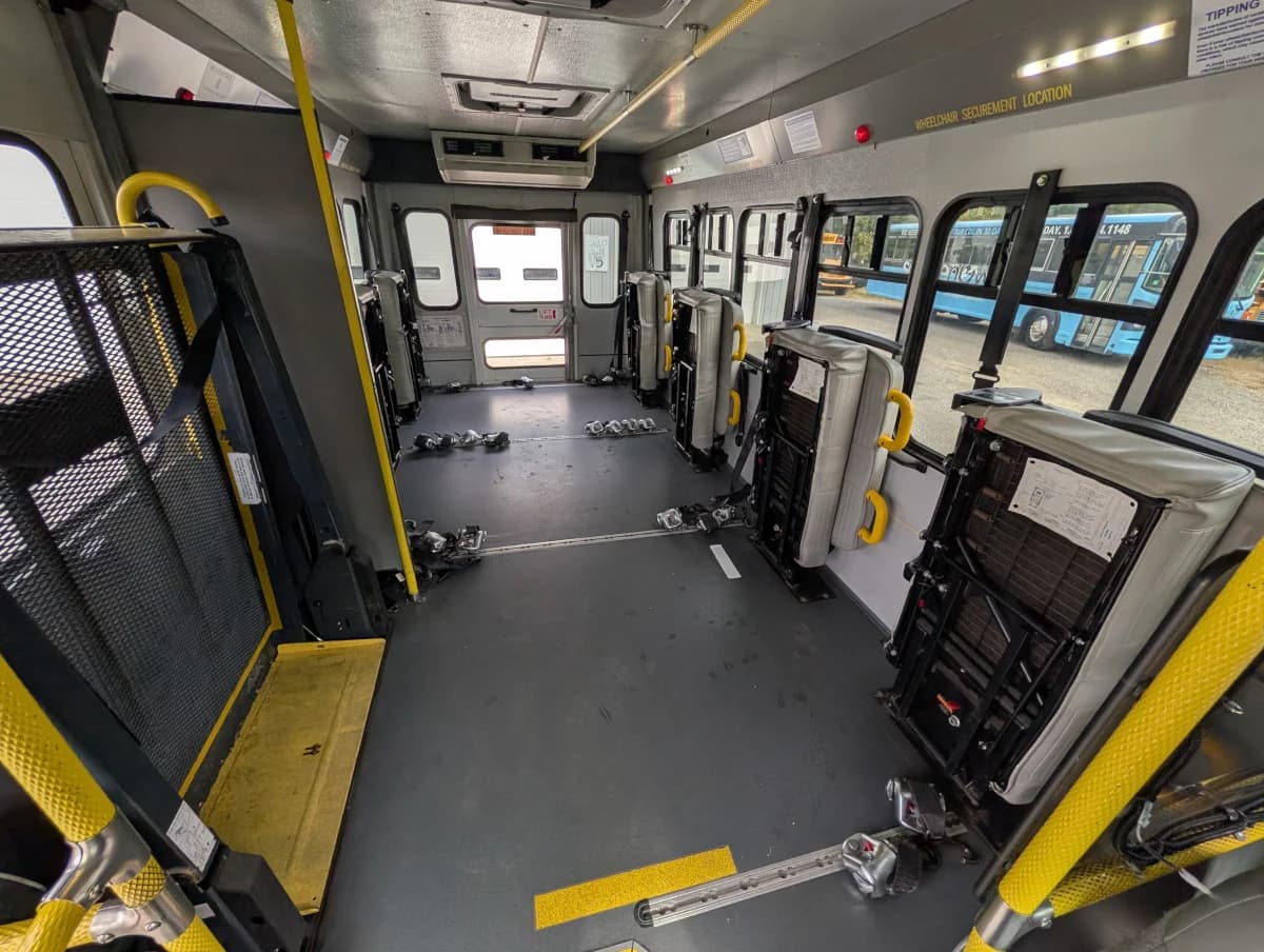 2017 Ford E-450 ADA 14 Passenger - Image 11 2017 Ford E-450 ADA 14 Passenger - Image 11