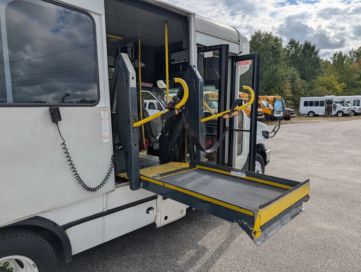 2017 Ford E-450 ADA 14 Passenger - Image 30 2017 Ford E-450 ADA 14 Passenger - Image 30